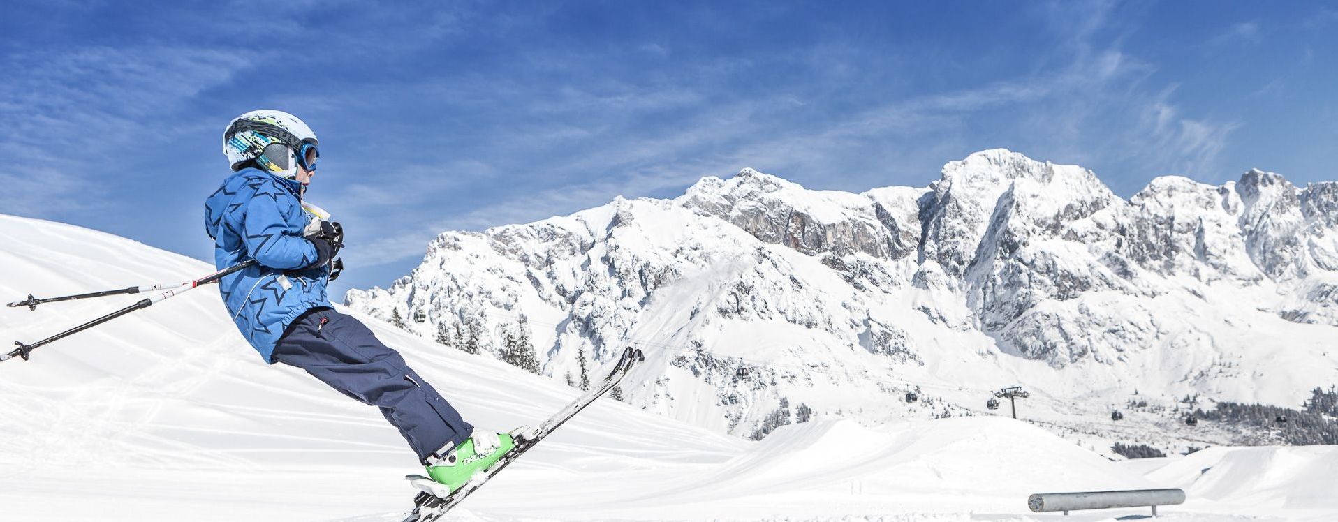 Kind leert skiën op de Hochkönig 